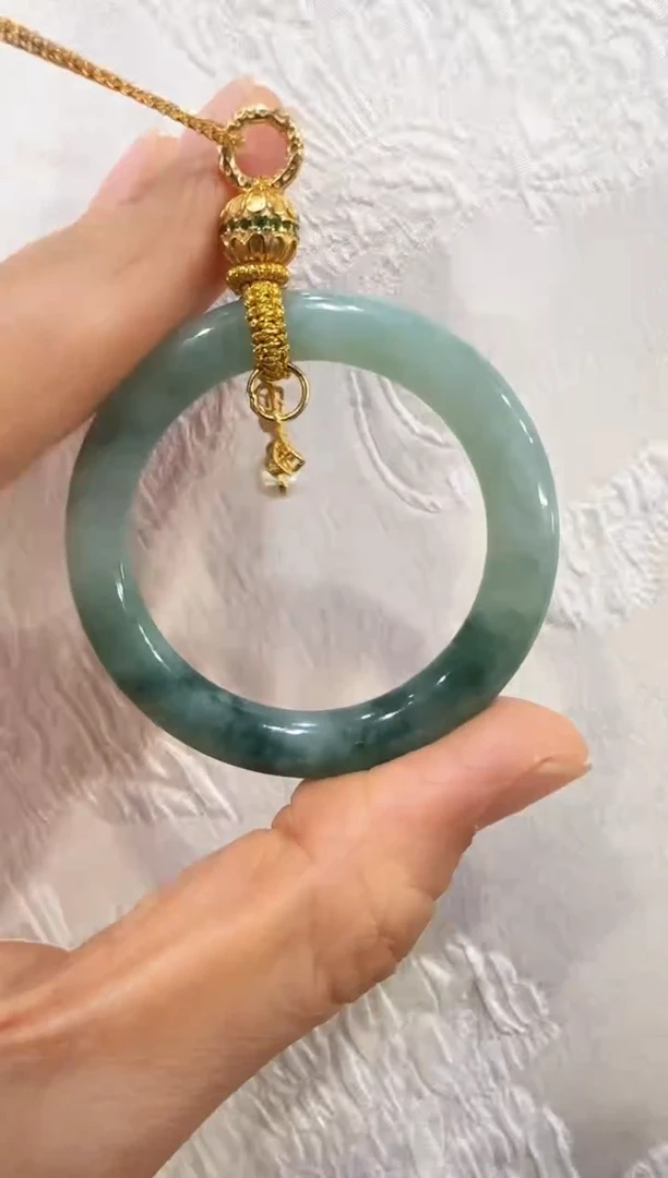 翡翠未镶嵌颈饰国风