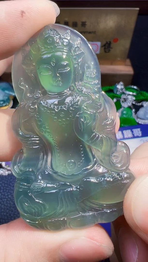 翡翠未镶嵌颈饰一**悔翡翠