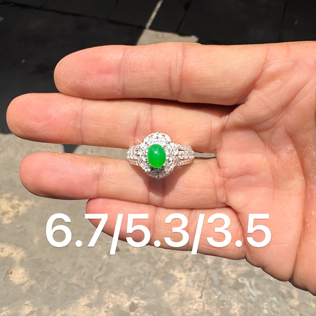 0531(小哪吒在源头)冰种翡翠木那阳绿戒面干净饱满荧光足M80