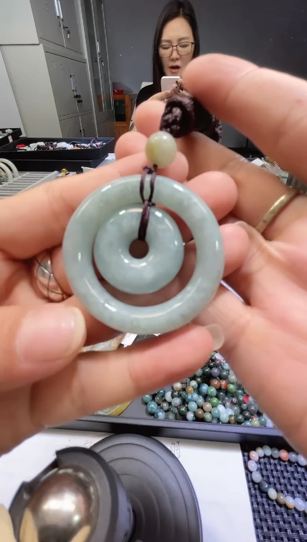 翡翠未镶嵌颈饰子母扣