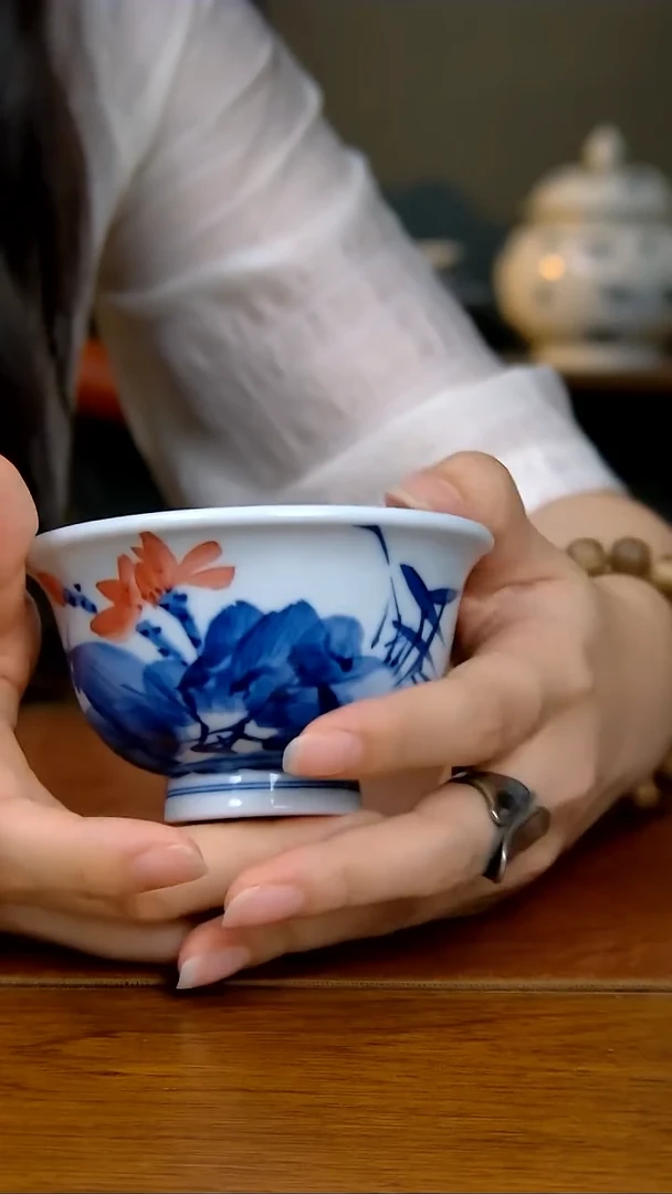 陶瓷写意荷花压手杯