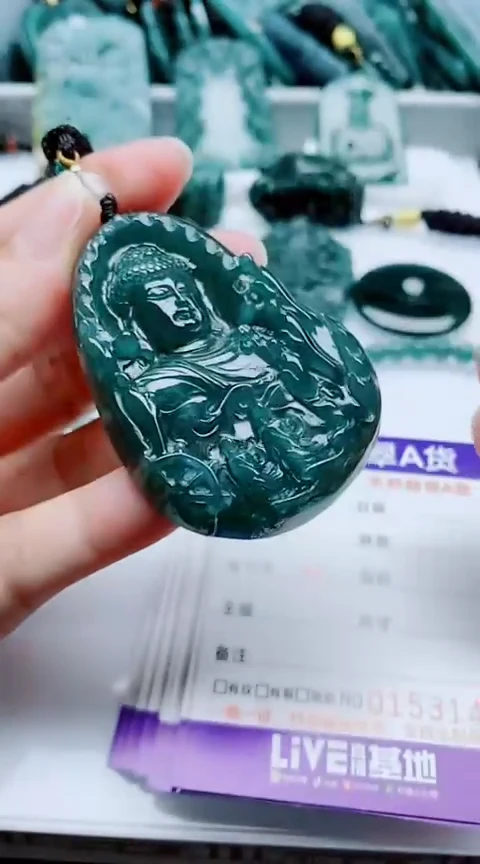颈饰未镶嵌翡翠