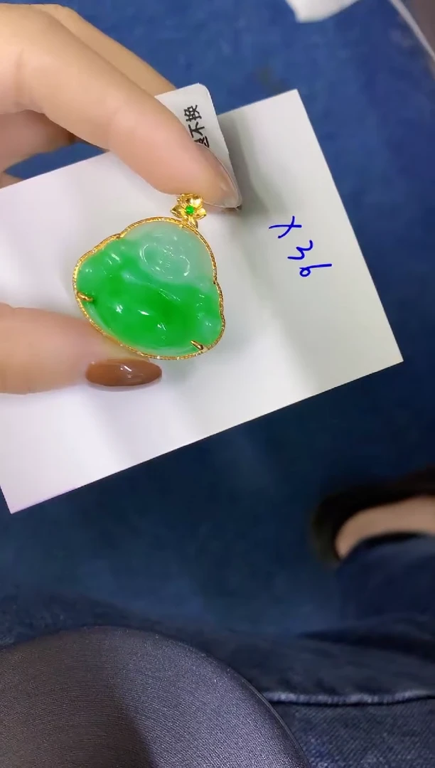 颈饰18K金镶嵌翡翠缅甸天然翡翠A货