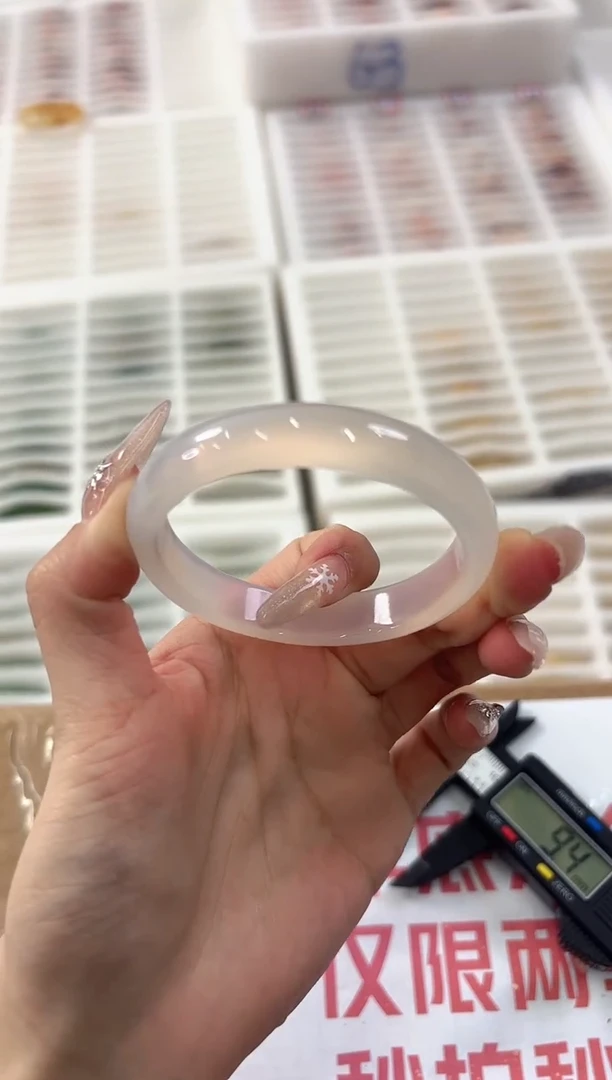 未镶嵌手镯石英质玉137-52L