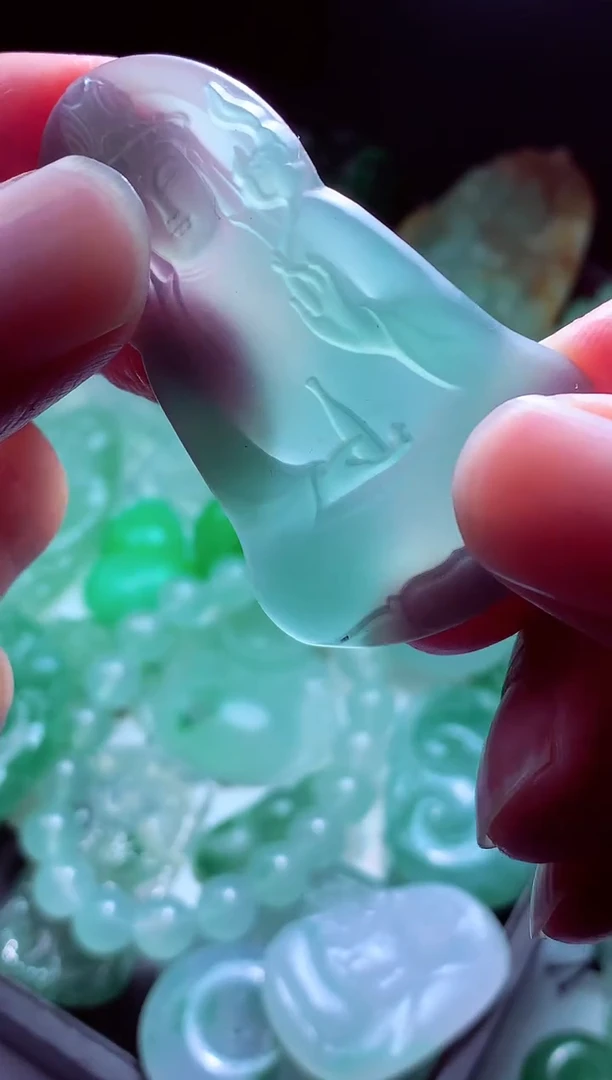 未镶嵌定制翡翠八****?翡翠毛货定制