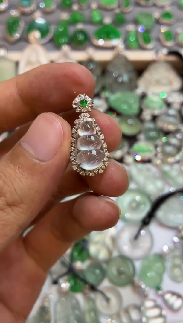 吊坠(不含链)18K金镶嵌翡翠豆子