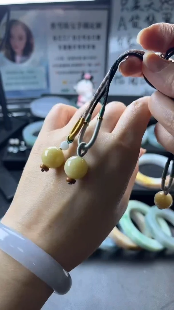 【闪购商品】翡翠吊坠(赠链)未镶嵌翡翠黄翡单珠多样发一件