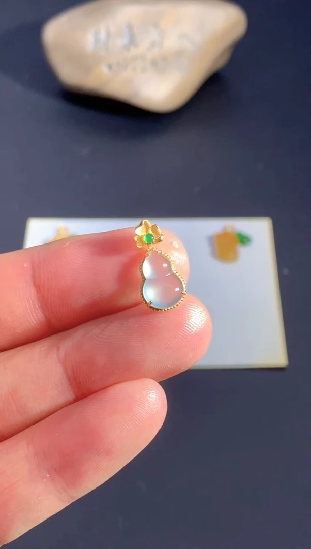 颈饰18K金镶嵌翡翠