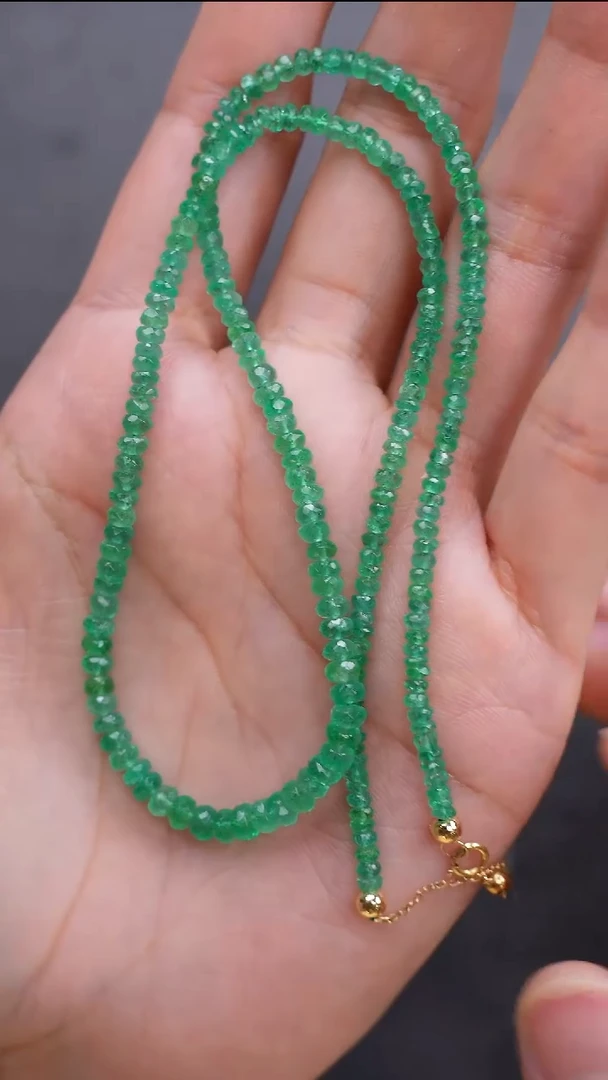 颈饰18K金镶嵌祖母绿颈饰