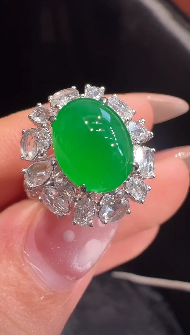 18K金镶嵌戒指翡翠戒指