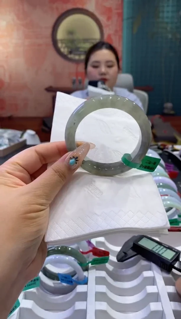 翡翠手镯未镶嵌多人00019349