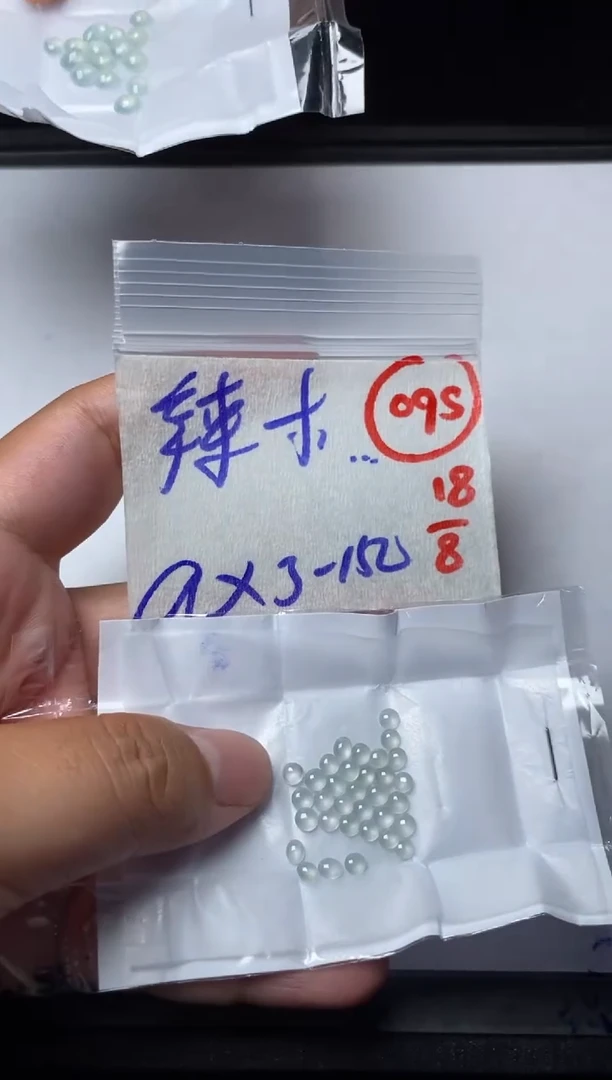 定制翡翠未镶嵌辣**葱缅甸天然翡翠A货095