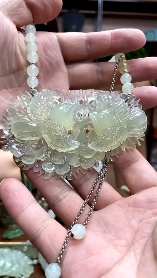 未镶嵌岫玉颈饰·