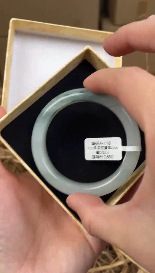 未镶嵌手镯石英质玉A118