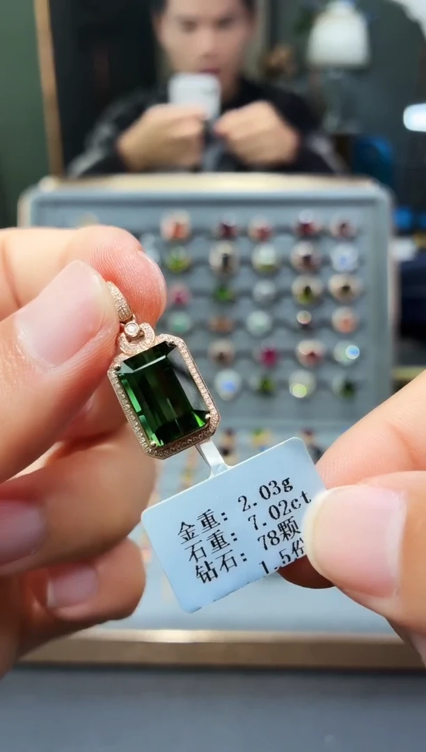 颈饰18K金镶嵌碧玺7.02.