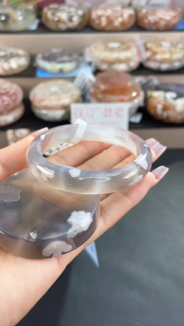 未镶嵌手镯石英质玉60