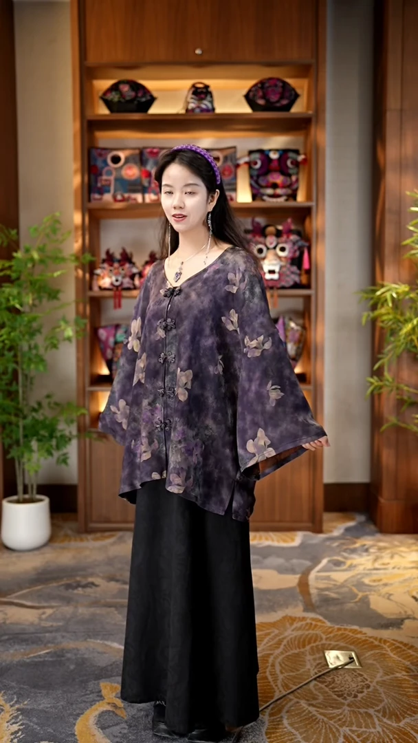 刺绣私人定制苗族手工衣服A9776
