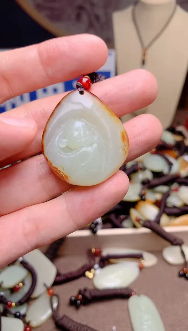 和田玉未镶嵌颈饰1