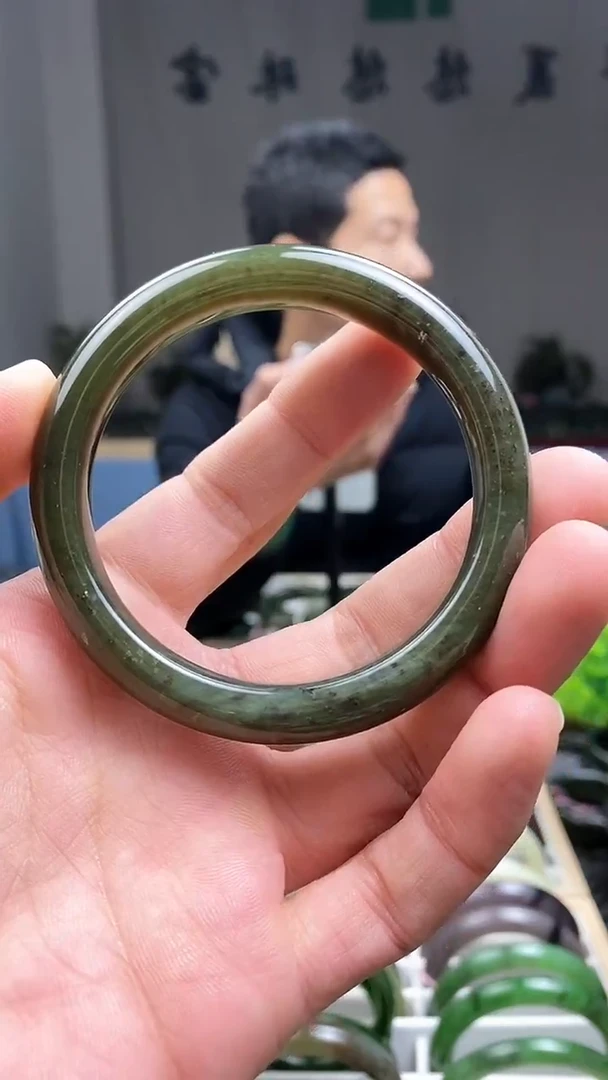 【闪购商品】和田玉手镯未镶嵌58