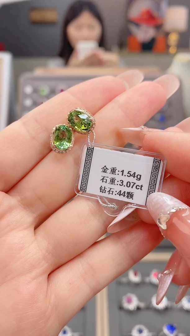 碧玺耳饰18K金镶嵌3.07  配钻