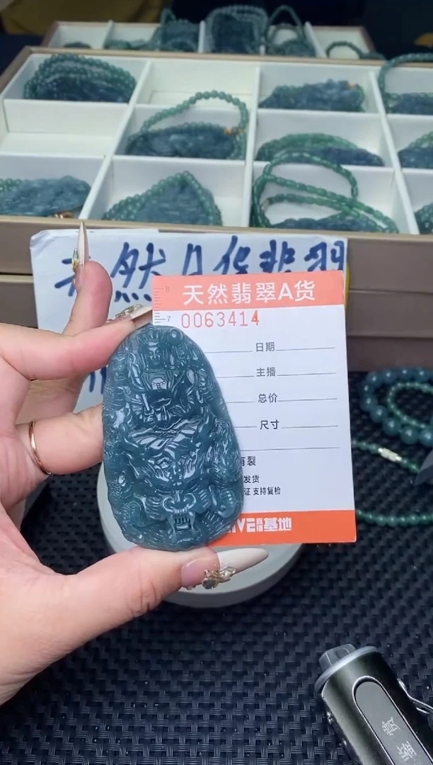 翡翠未镶嵌颈饰
