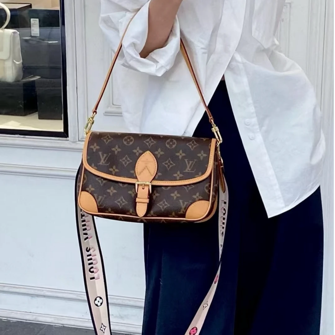 95新 LouisVuitton/路易威登 青奢荟/lv法棍斜挎包/69917