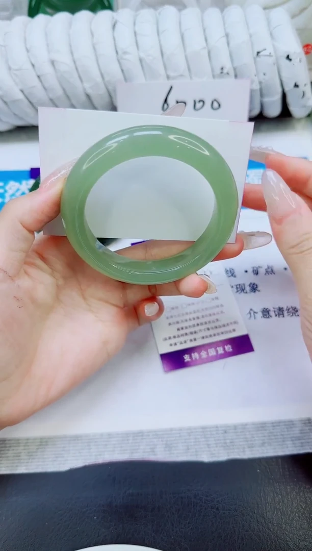 未镶嵌手镯石英质玉57/58.2