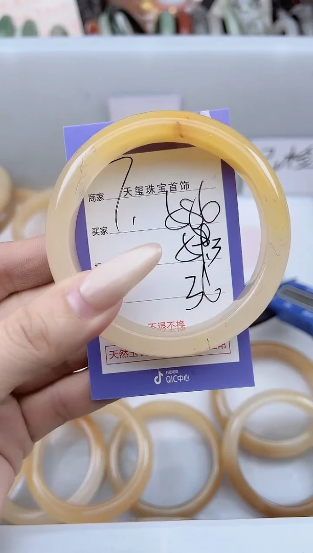 未镶嵌手镯石英质玉586