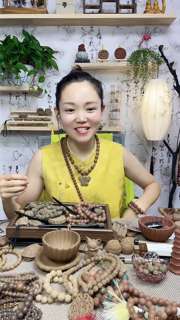 泥塑碧云散大蝴蝶