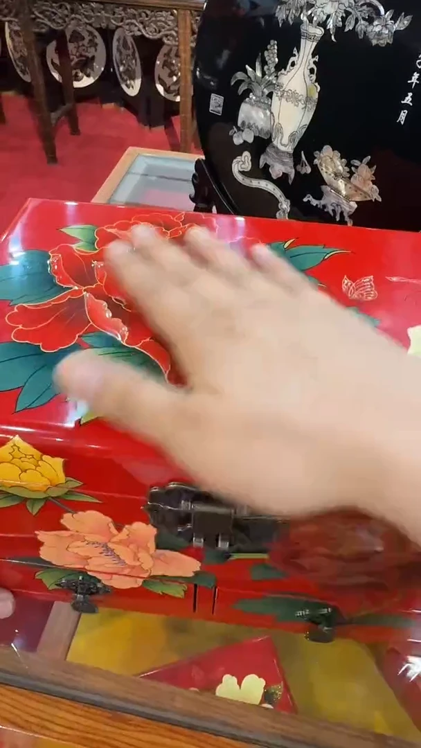 移动榉木28加高红底彩牡丹首饰盒