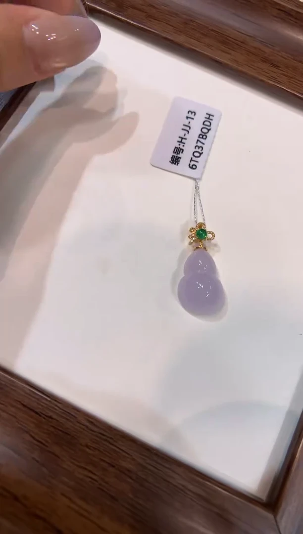 颈饰18K金镶嵌翡翠葫芦