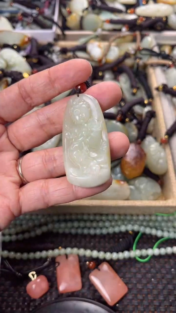 【闪购商品】和田玉颈饰未镶嵌多样性发货没有证书拍一发一有瑕