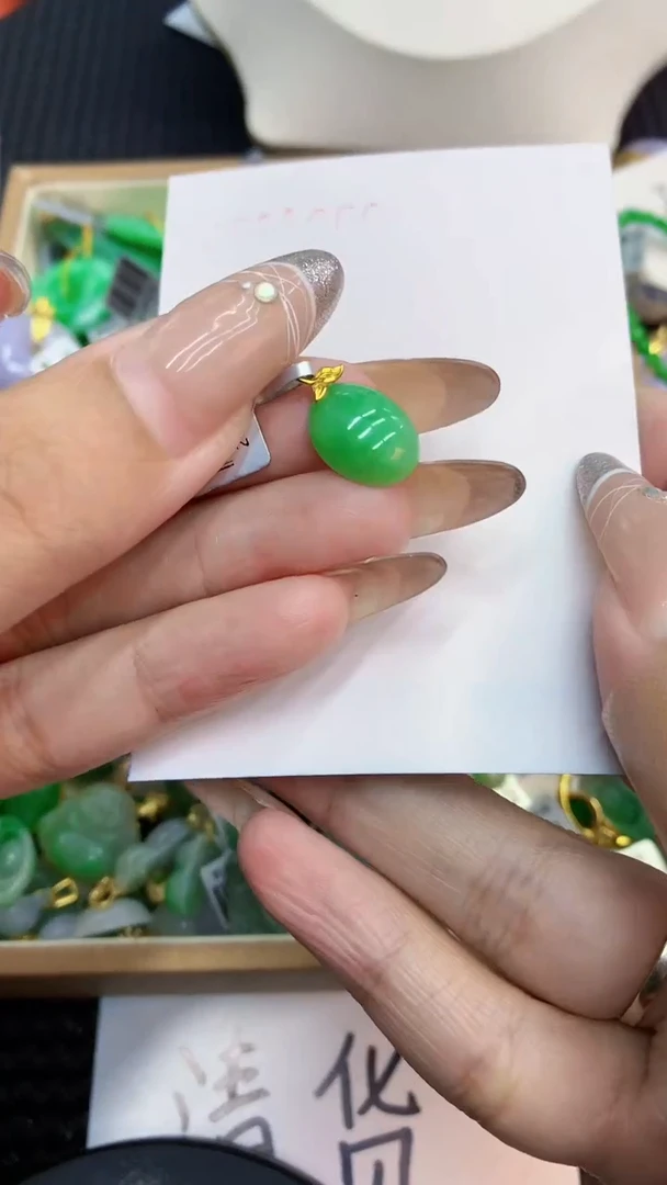 颈饰18K金镶嵌翡翠1