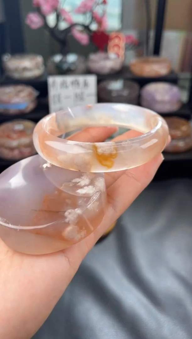 【闪购商品】石英质玉手镯未镶嵌59