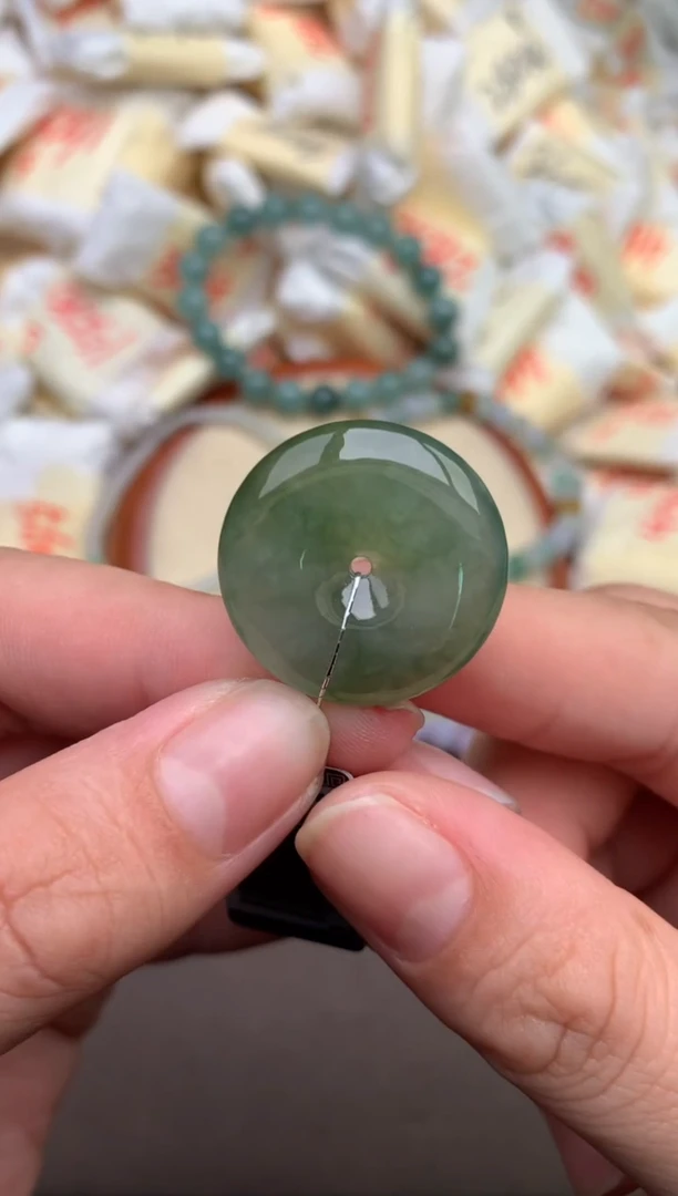 翡翠挂件未镶嵌 —