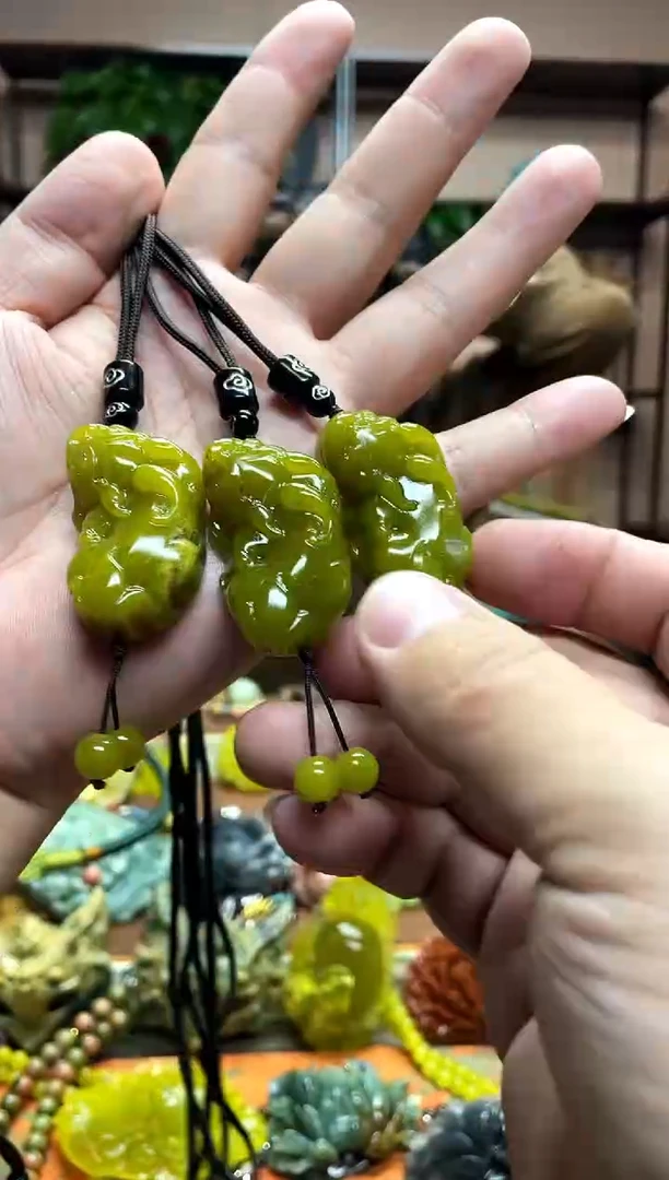 未镶嵌岫玉颈饰多样性发货发其中之一