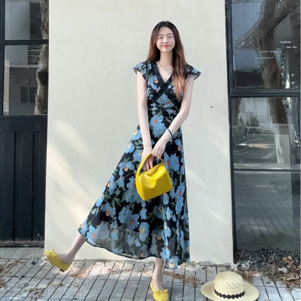纯欲ins夏季痞帅高级感蓝色印花气质优雅v领蕾丝拼接小飞袖连衣裙