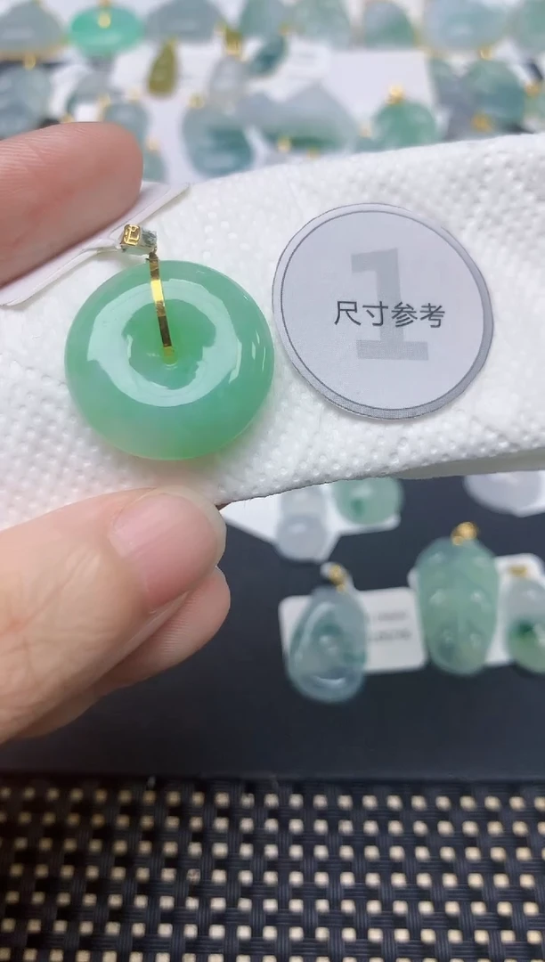 颈饰18K金镶嵌翡翠天然缅甸A货翡翠