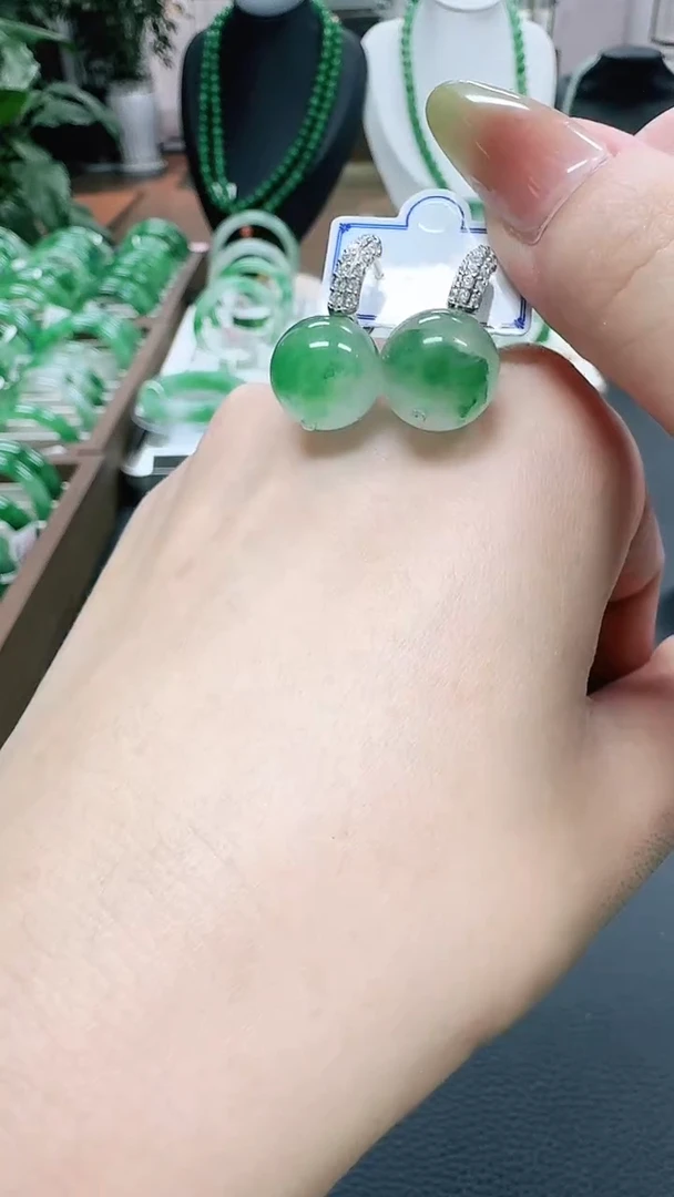 未镶嵌1石英质玉（非洲翠）/8326