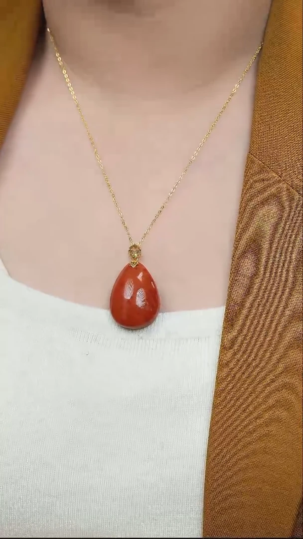 18K金镶嵌吊坠南红玛瑙D