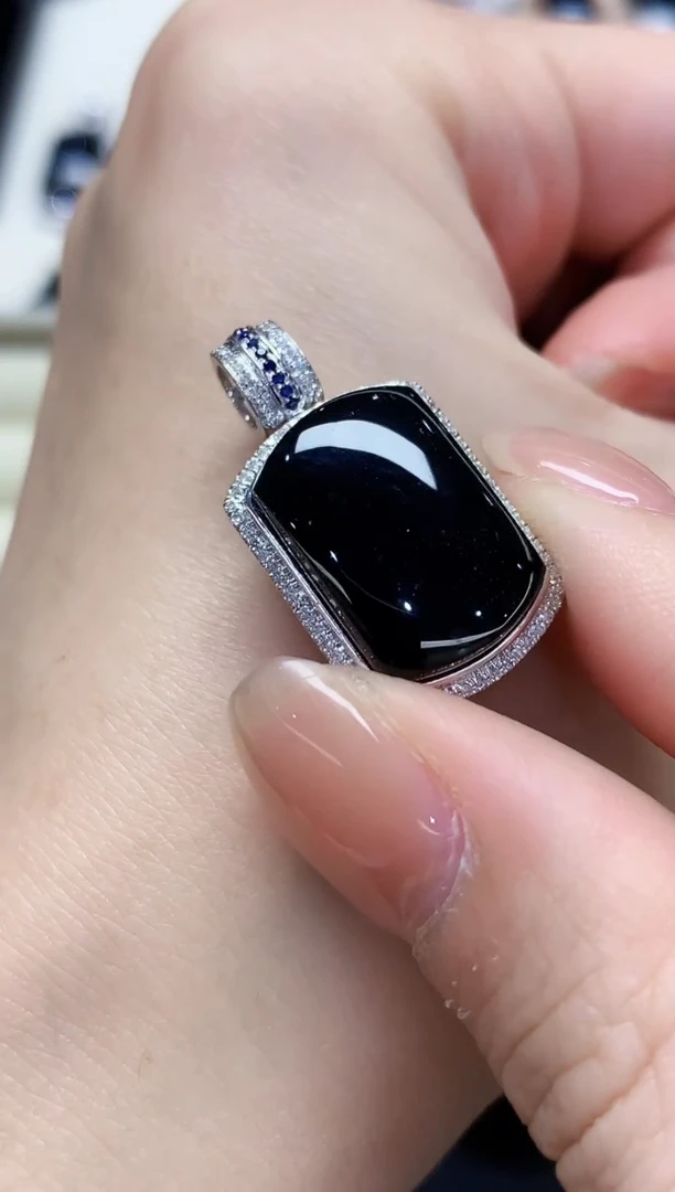 吊坠(不含链)18K金镶嵌翡翠G多样性发其一