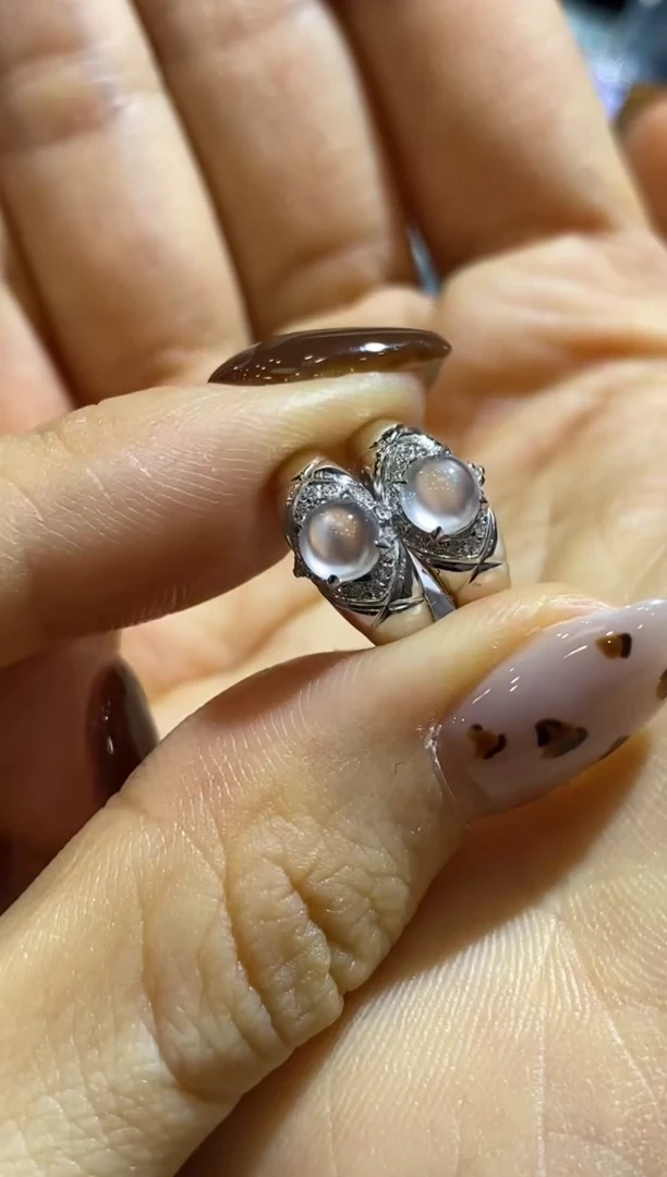 颈饰18K金镶嵌翡翠收到货48小时鉴赏期（超时不退不换）