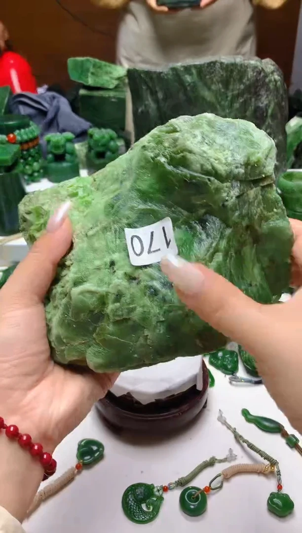 未镶嵌和田玉（碧玉）珠宝半成品0