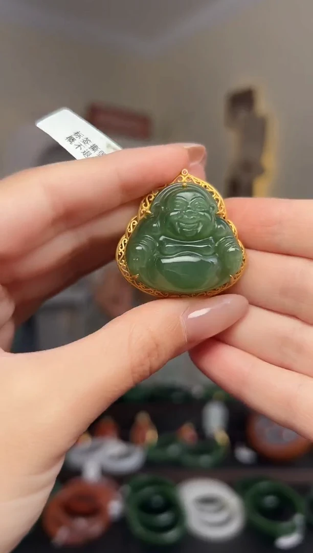 颈饰18K金镶嵌和田玉30*32*13mm佛