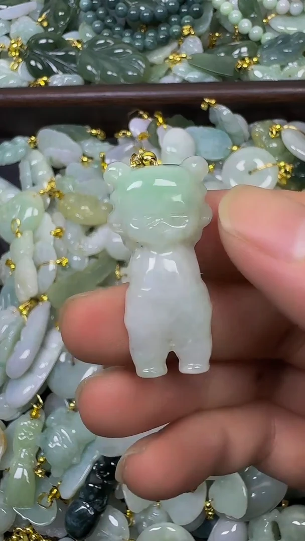 颈饰未镶嵌翡翠颈饰未嵌镶翡翠