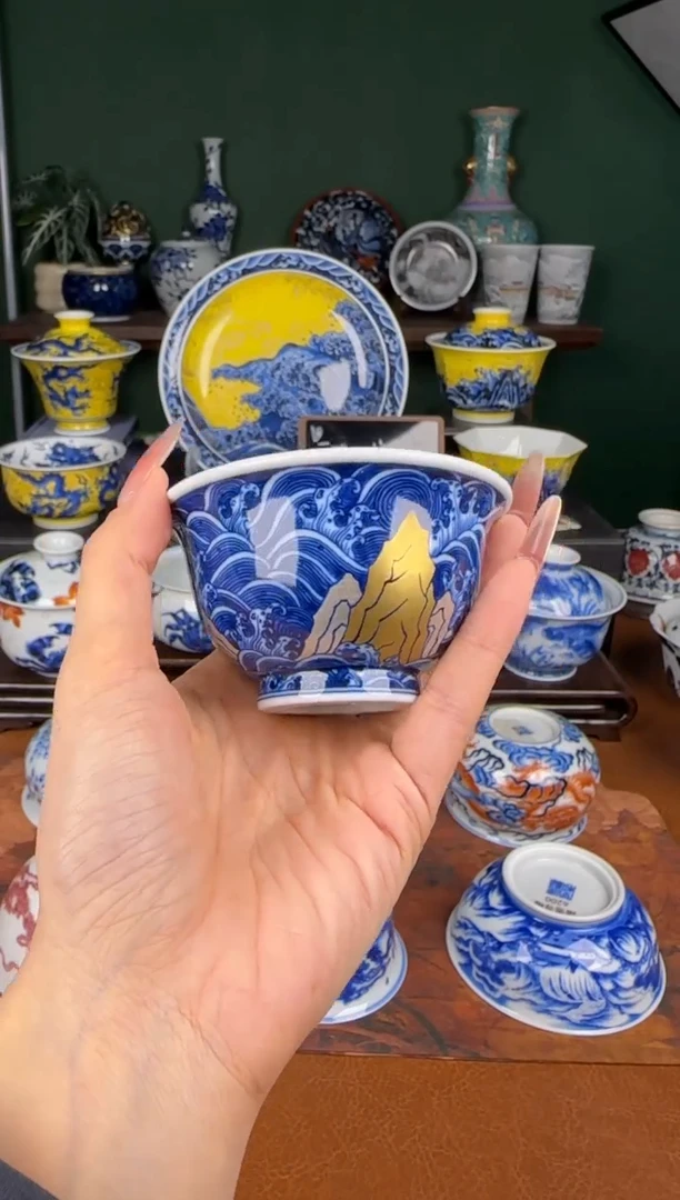 杯水造。     青花金山银山中号压手杯