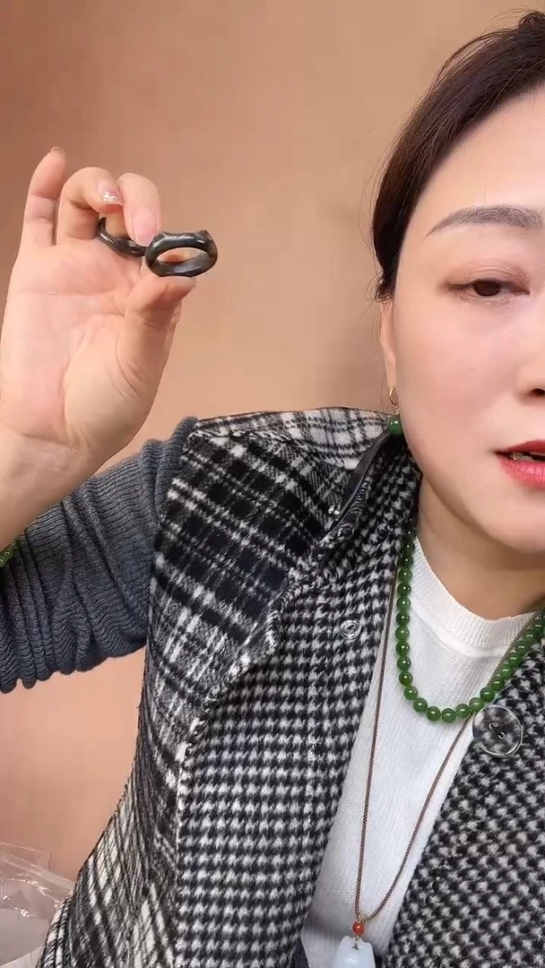 未镶嵌戒指和田玉和田玉