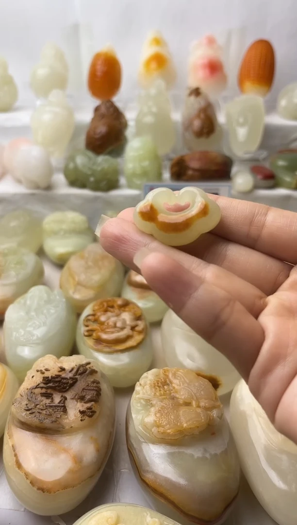 石材方解石手把件不退换祥云锁吊坠