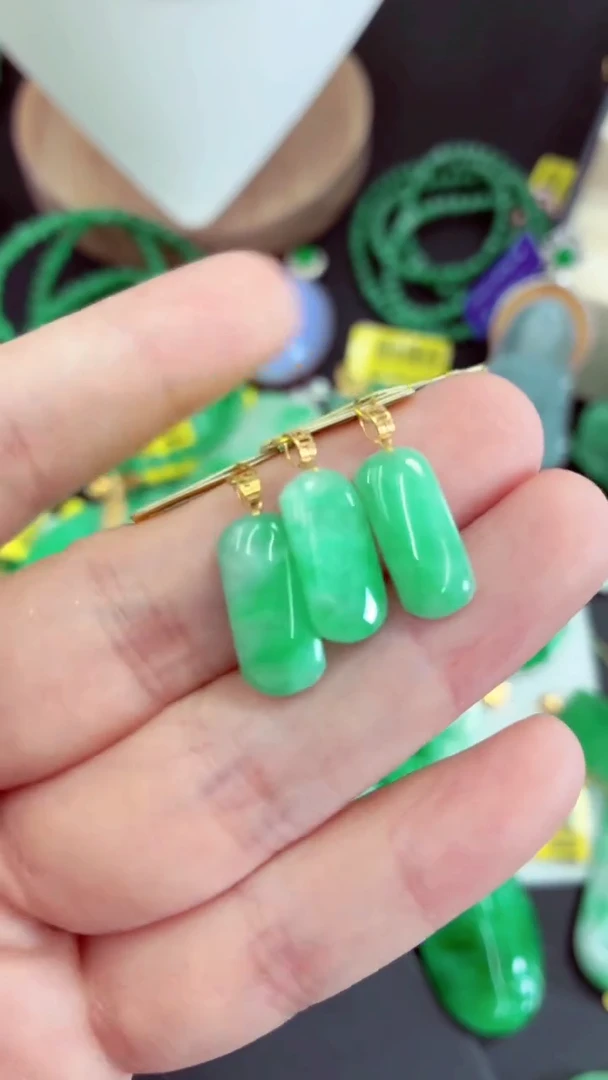 吊坠(不含链)18K金镶嵌翡翠多样性发货其中一件