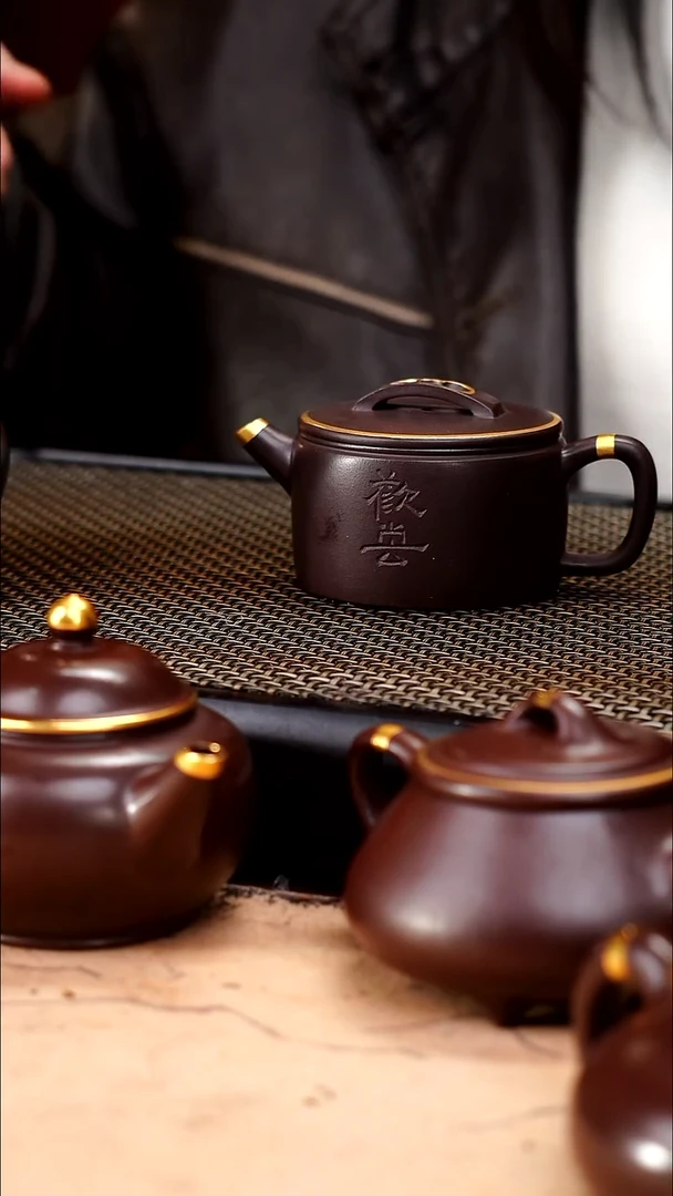 茶壶紫砂四号井茄皮紫泥描金欢喜平底小汉瓦130cc